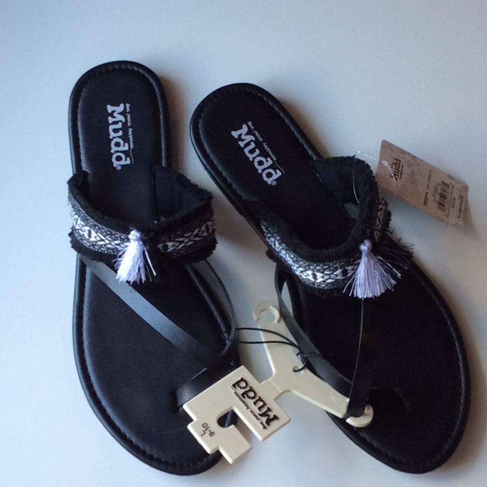 MUDD criss cross festival flip flop with tassels!